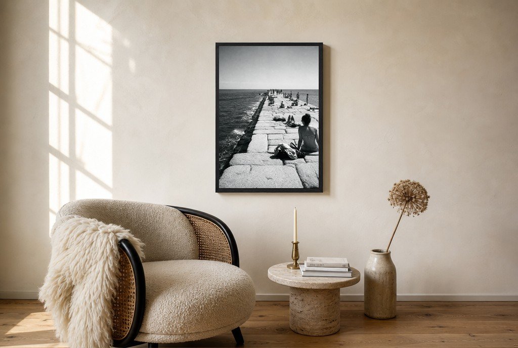 Pier in the Sun, living room
